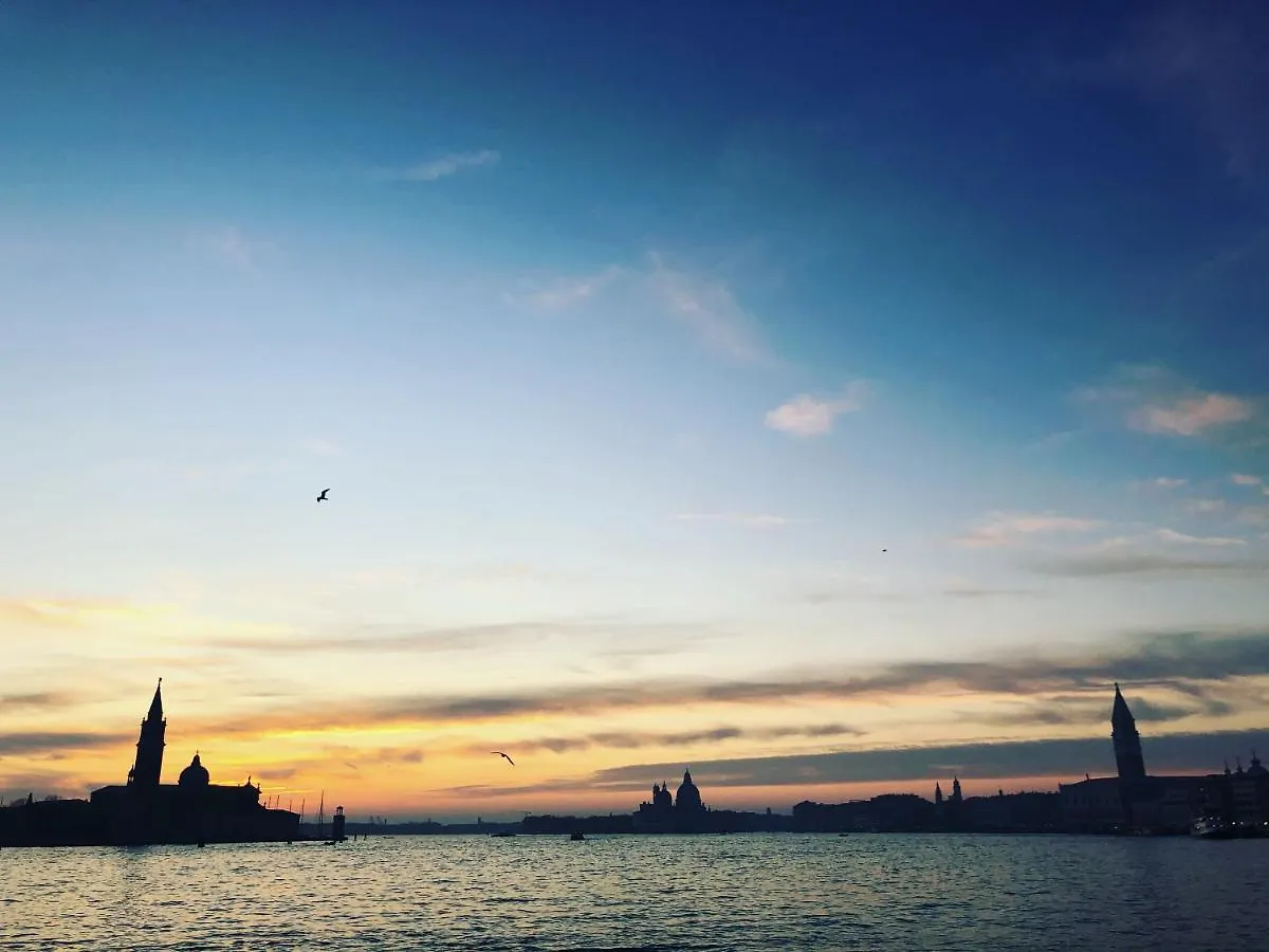 Privacy In Venice - Your Apartment To Be Let Alone