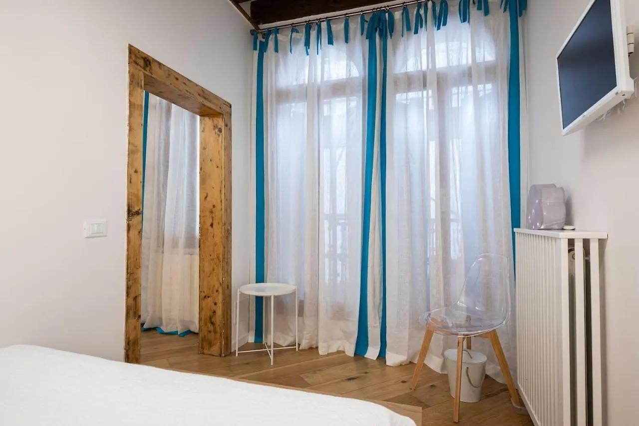 Privacy In Venice - Your Apartment To Be Let Alone 0*,
