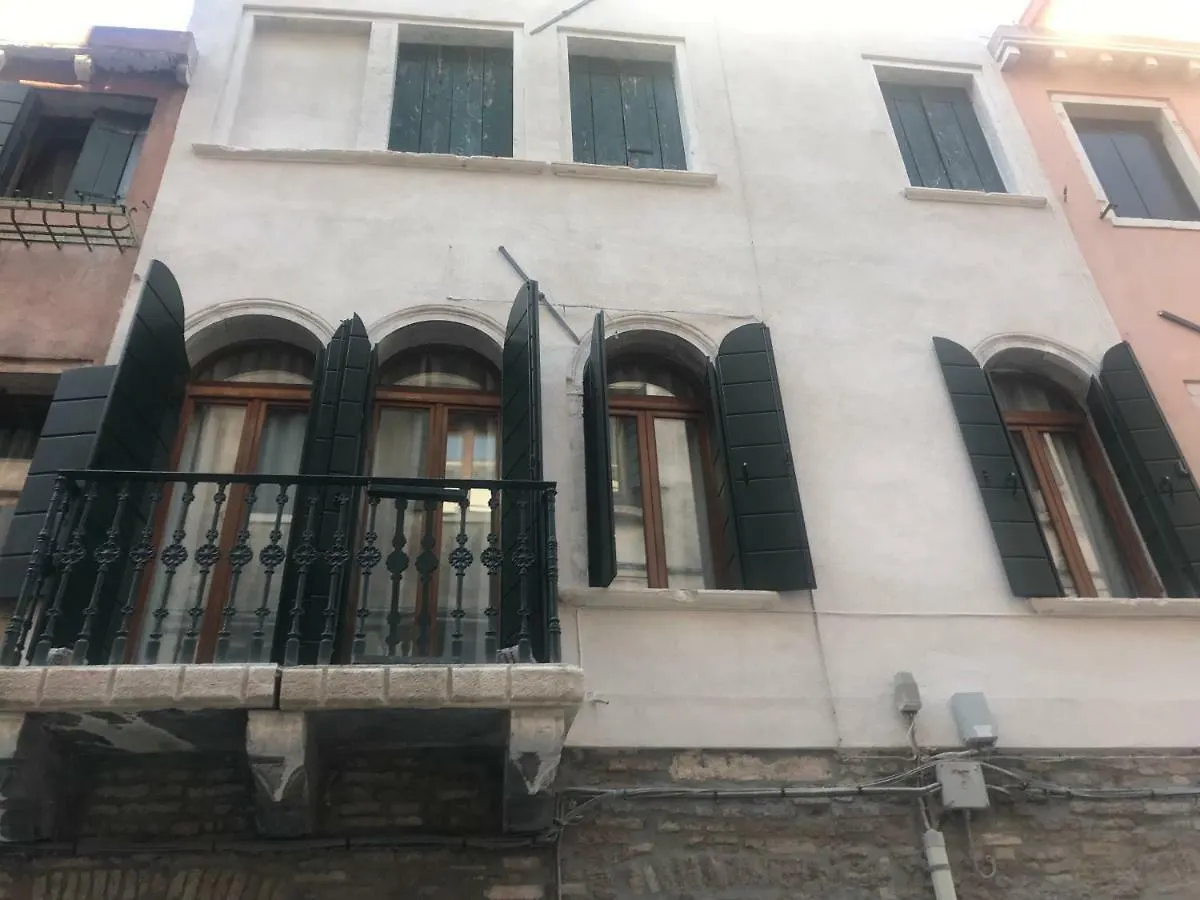 Privacy In Venice - Your Apartment To Be Let Alone
